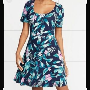 Oldnavy tropical dress. Size xs but fits like a small. Very stretchy.
